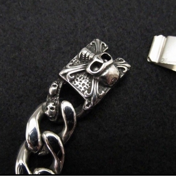 - Men's Heavy Stainless Biker Bar & Shield Curb Chain Bracelet - Picture 7 of 13